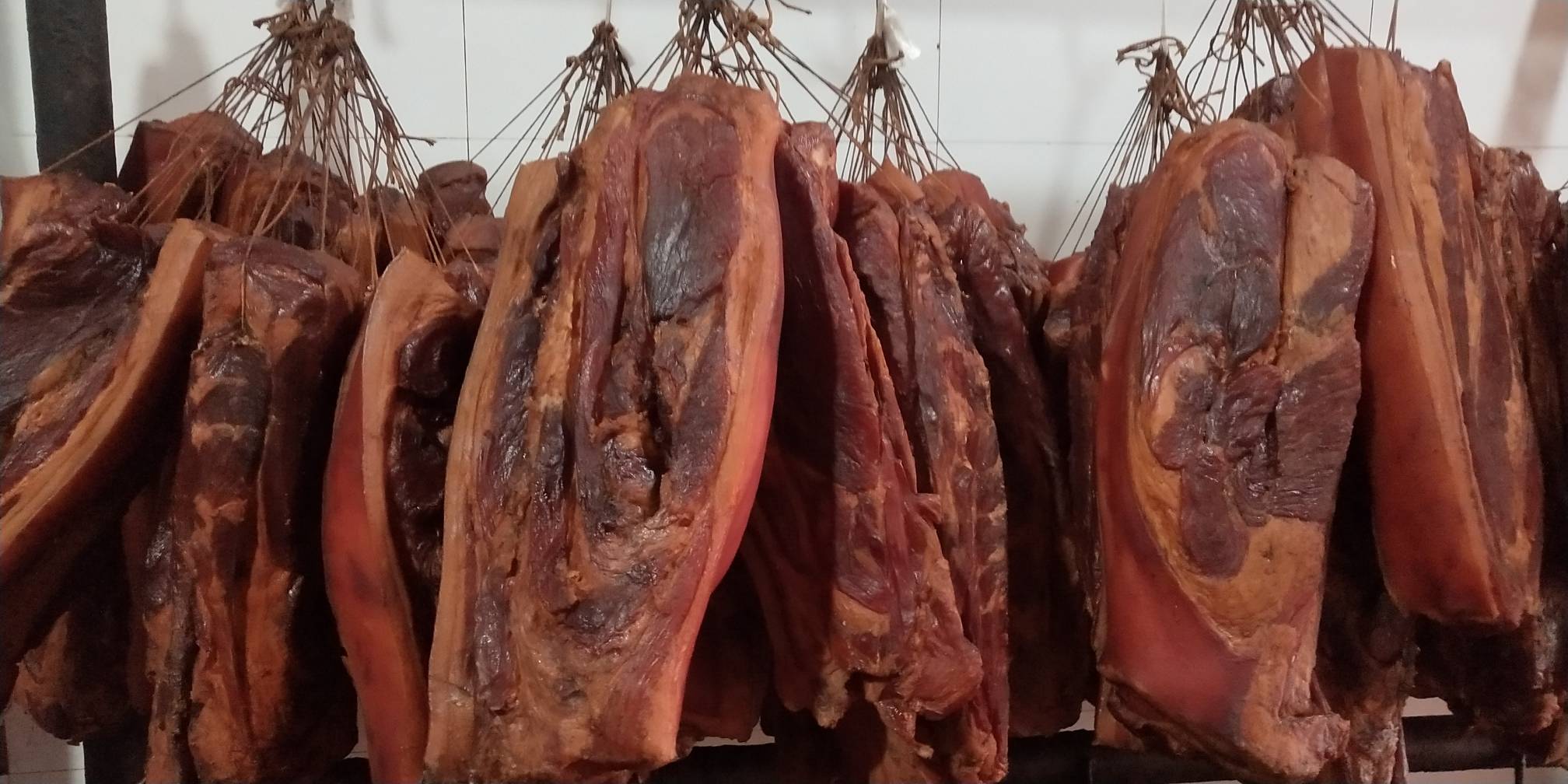 [腊肉批发]红前腿腊肉厂家直销,一件起发,量大从优,欢迎咨询价格28.