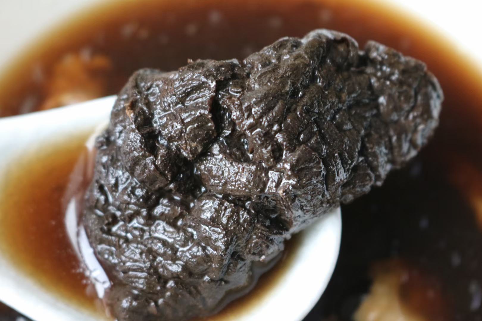 熟地黄与川芎泡水饮用图