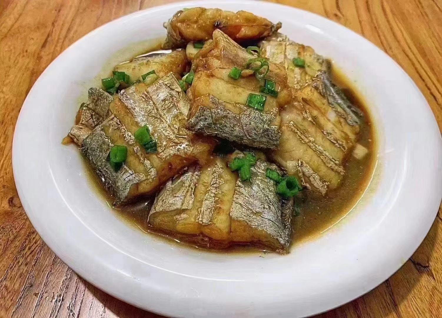 带鱼与大黄鱼清蒸成品对比图