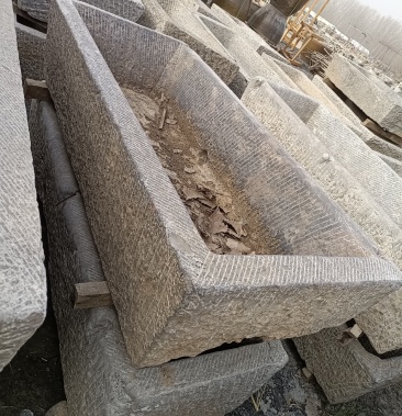 [牛食槽批发]黑青石牛槽尺寸全下乡拆迁收来的价格399.