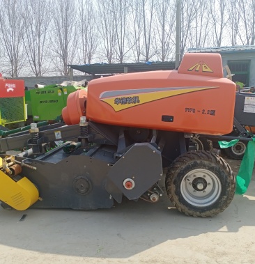 华德牧机捡拾.粉碎方捆机