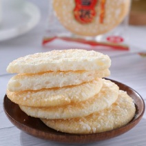 厂家直供牛奶蜂蜜雪饼散装雪饼膨化食品儿童零食江湖地摊货源