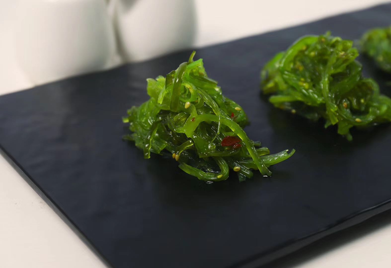 海带在烤箱中烘烤的特写