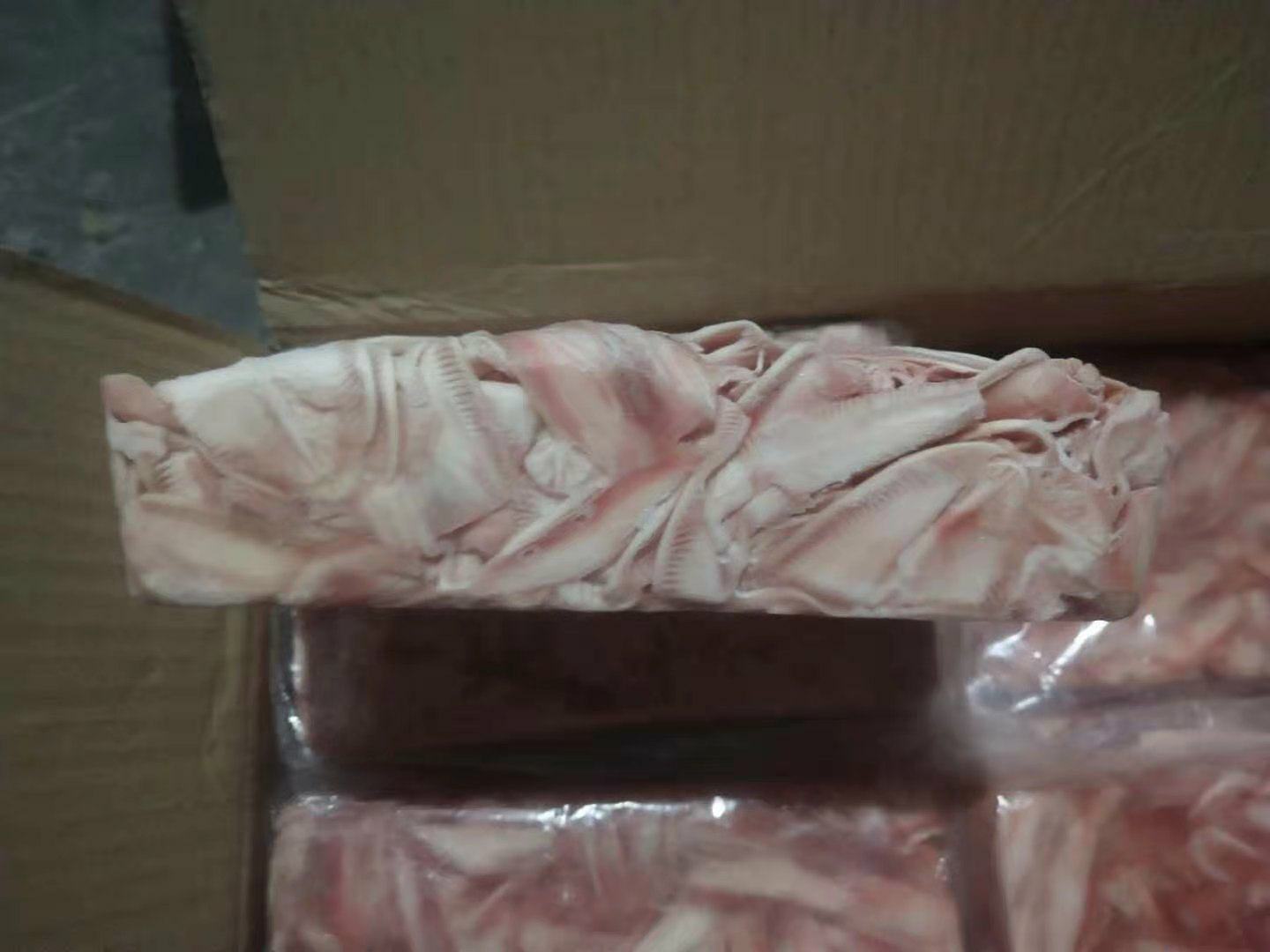 阳信鸭梨醋饮产品陈列图,展示多款包装形式和瓶身细节 阳信鸭梨醋饮产品展示