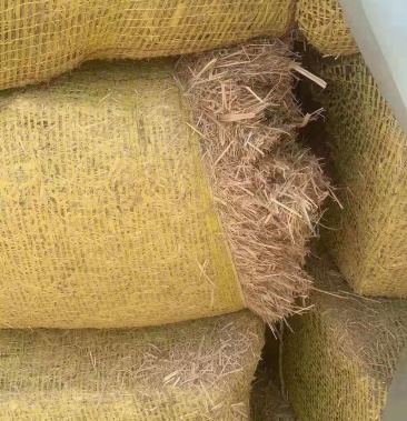 [玉米秸秆批发]牧草类原料价格650.00元/吨 - 一亩田