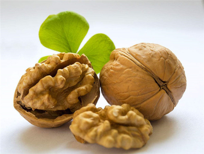 中药胡桃与新鲜核桃对比图