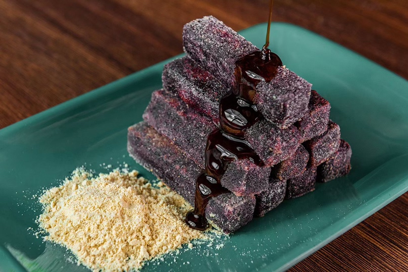 紫薯制作的多种美食拼图