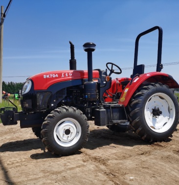 东方红704四缸四驱农用拖拉机补贴完现货出售