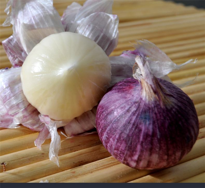 独头蒜与蒜苔对比图