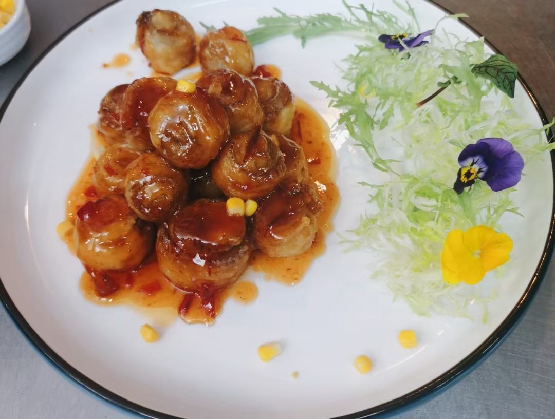 家庭餐桌上的带鱼菜肴