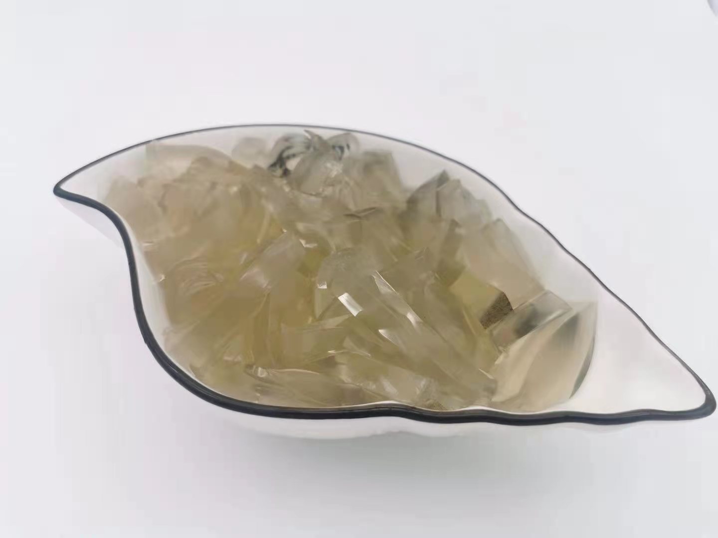 青提果冻正在冷藏定型