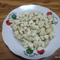 洪泽湖野生菱角米，小四角菱米，手工剥皮去壳，现摘现剥