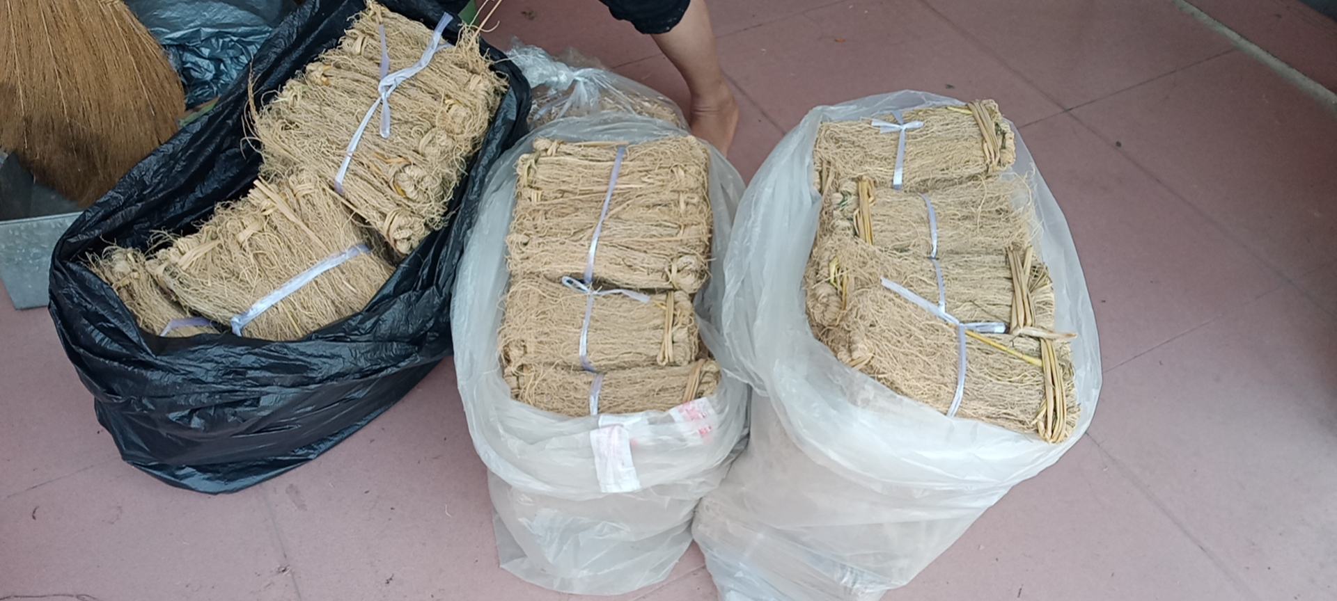 灭草松原药瓶装及商品制剂包装展示 灭草松产品包装图