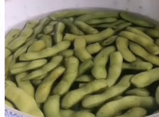 白扁豆泡水前后对比图