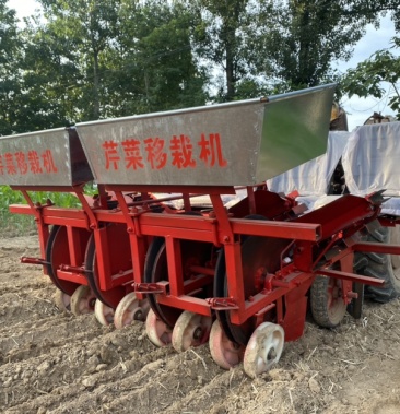 [移栽机批发]芹菜移栽机,大芹菜,株距,行距任意调整,一天15-25亩价格