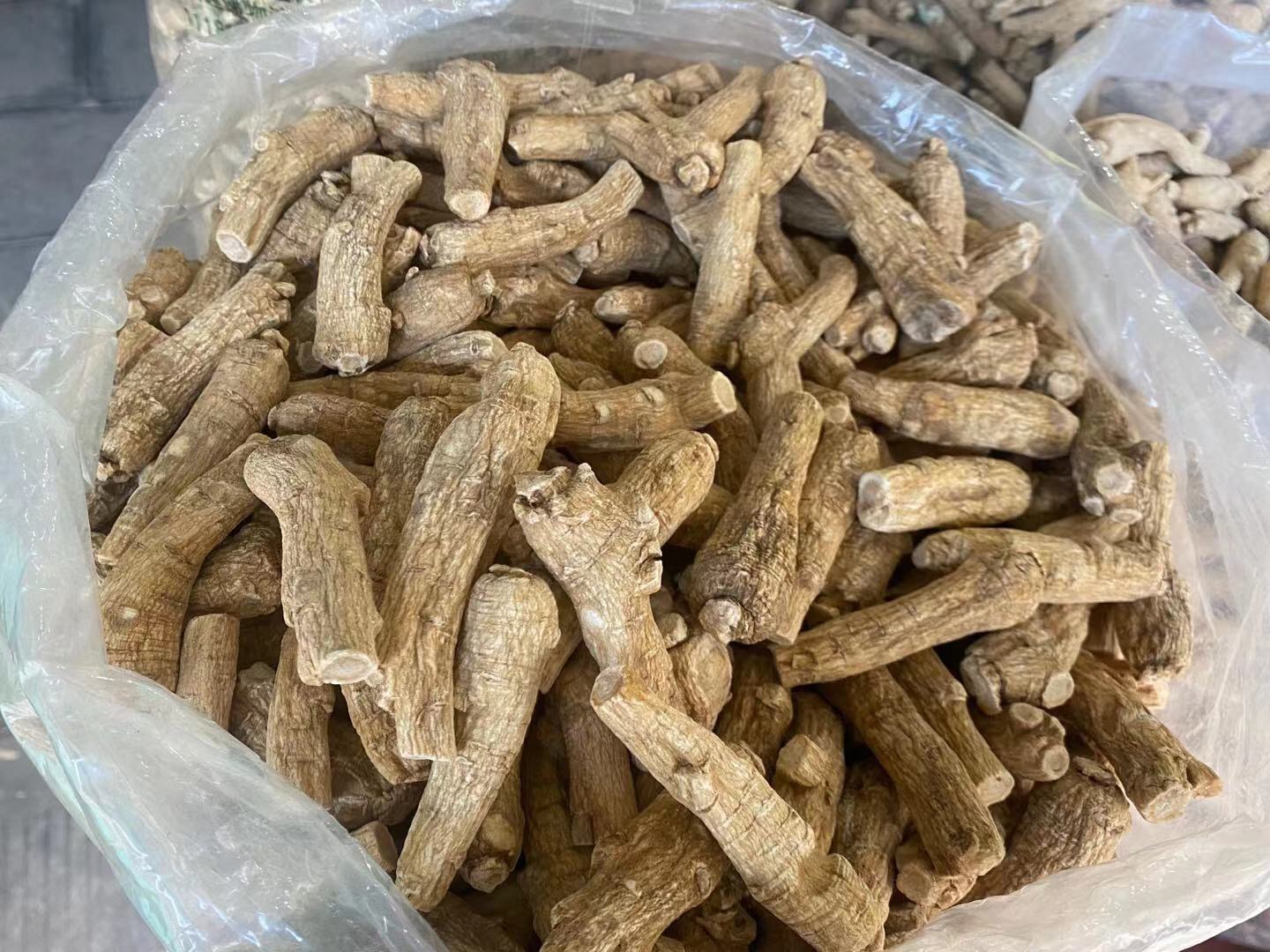 食品级铝箔复合袋独立小包装:左侧透明窗显示内装3克雁荡山铁皮枫斗(形态紧实、色泽黄绿、无黑斑霉点);右侧透明窗显示1.5克长白山西洋参片(薄厚均匀约1mm、断面呈粉性、无虫蛀孔洞);包装正面印有SC生产许可证编号、道地药材地理标志专用章、每袋精确克重激光喷码 铁皮枫斗西洋参组合装产品实物图