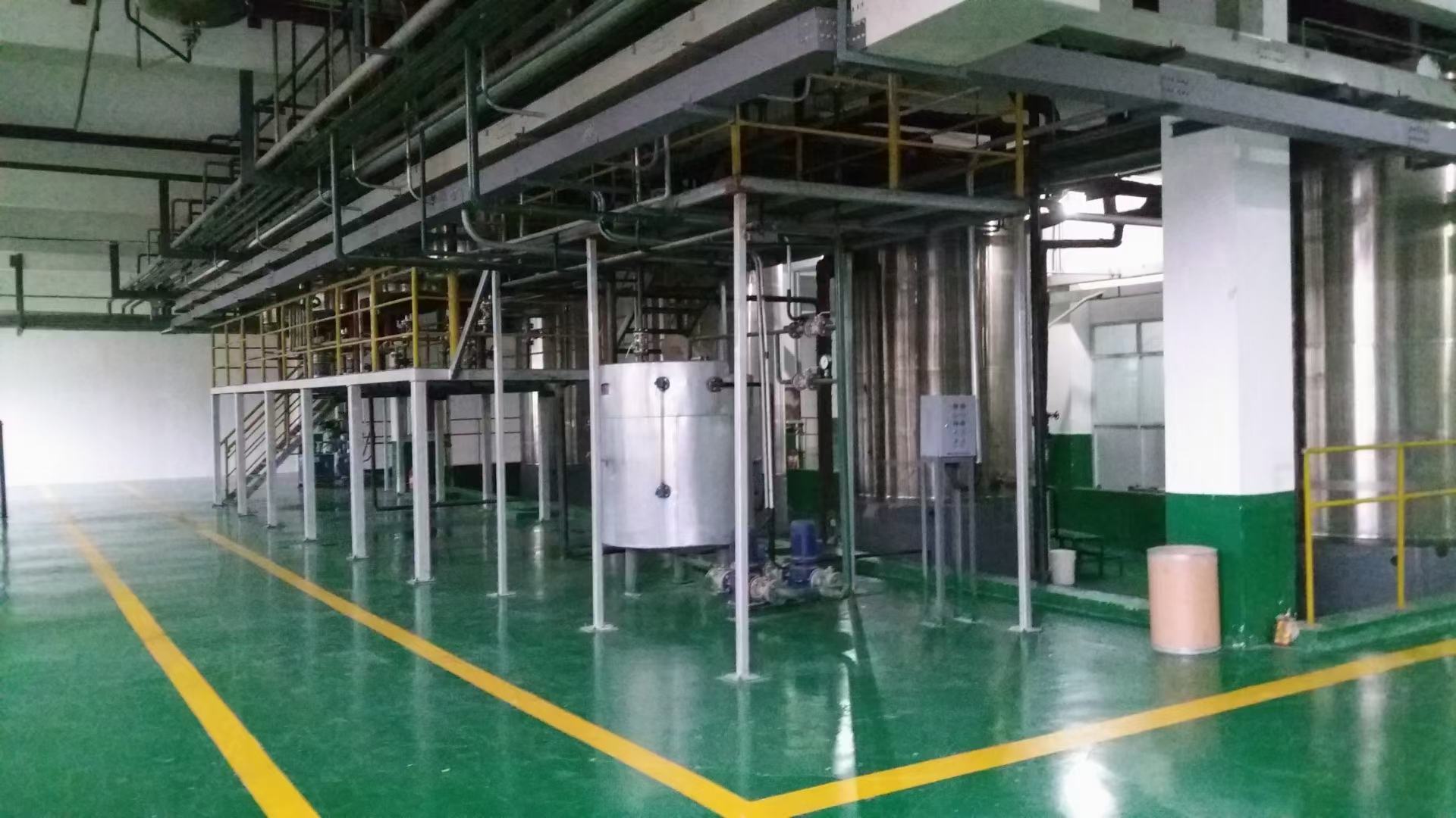 展示使用生物菌剂进行滴灌施药的操作过程,包括配药、管道输送等细节 生物防治操作示意图