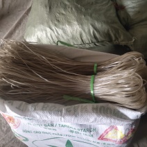 纯手工红薯粉皮丝，无任何添加剂，呈自然颜色
