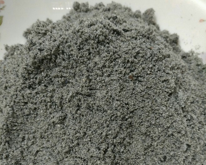 黑芝麻粉产品图,展示包装袋与粉末质地 黑芝麻粉产品图