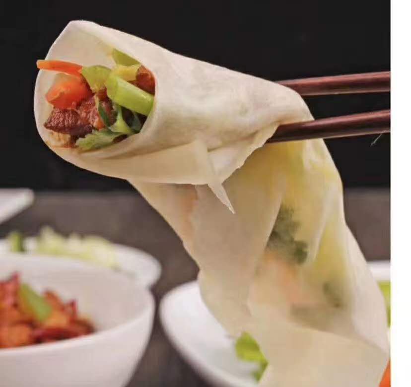 制作鸡蛋肉饼汤的过程