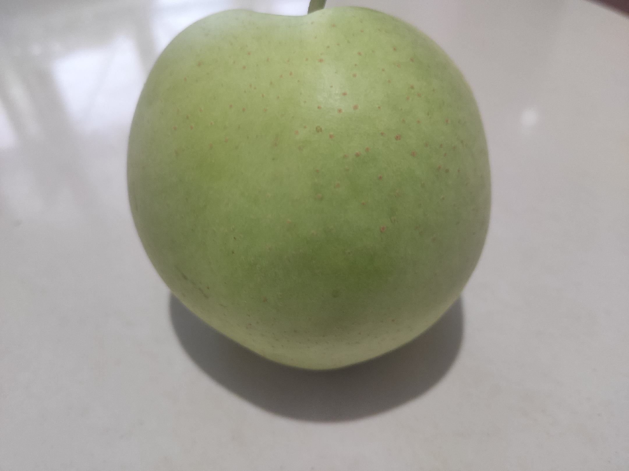 绿宝石梨整果与切面特写