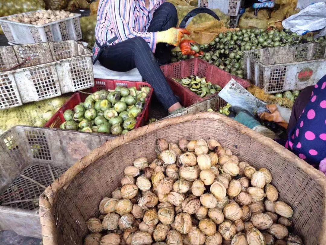 青皮核桃去皮过程示意图