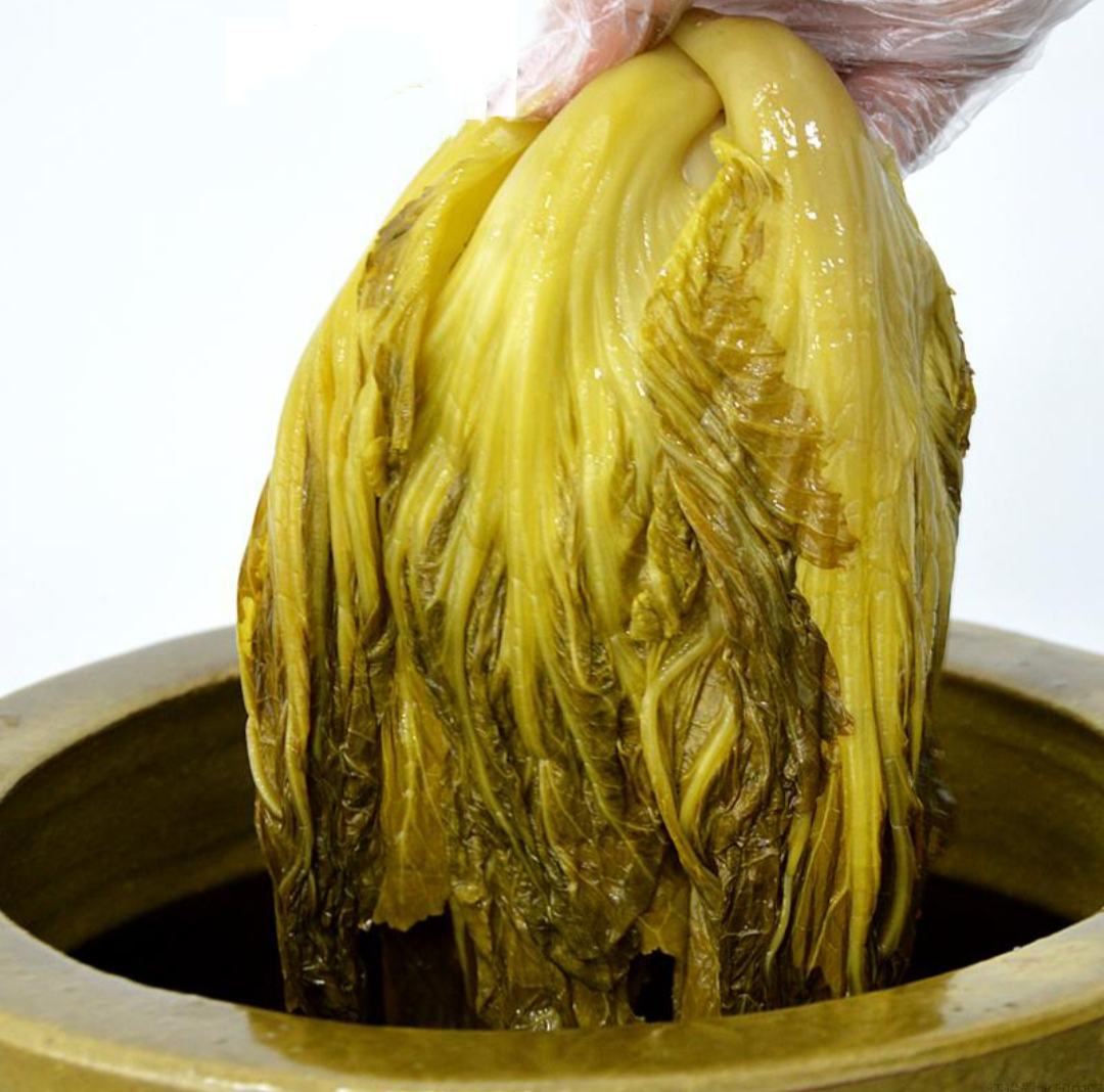 传统酸菜坛子腌制过程