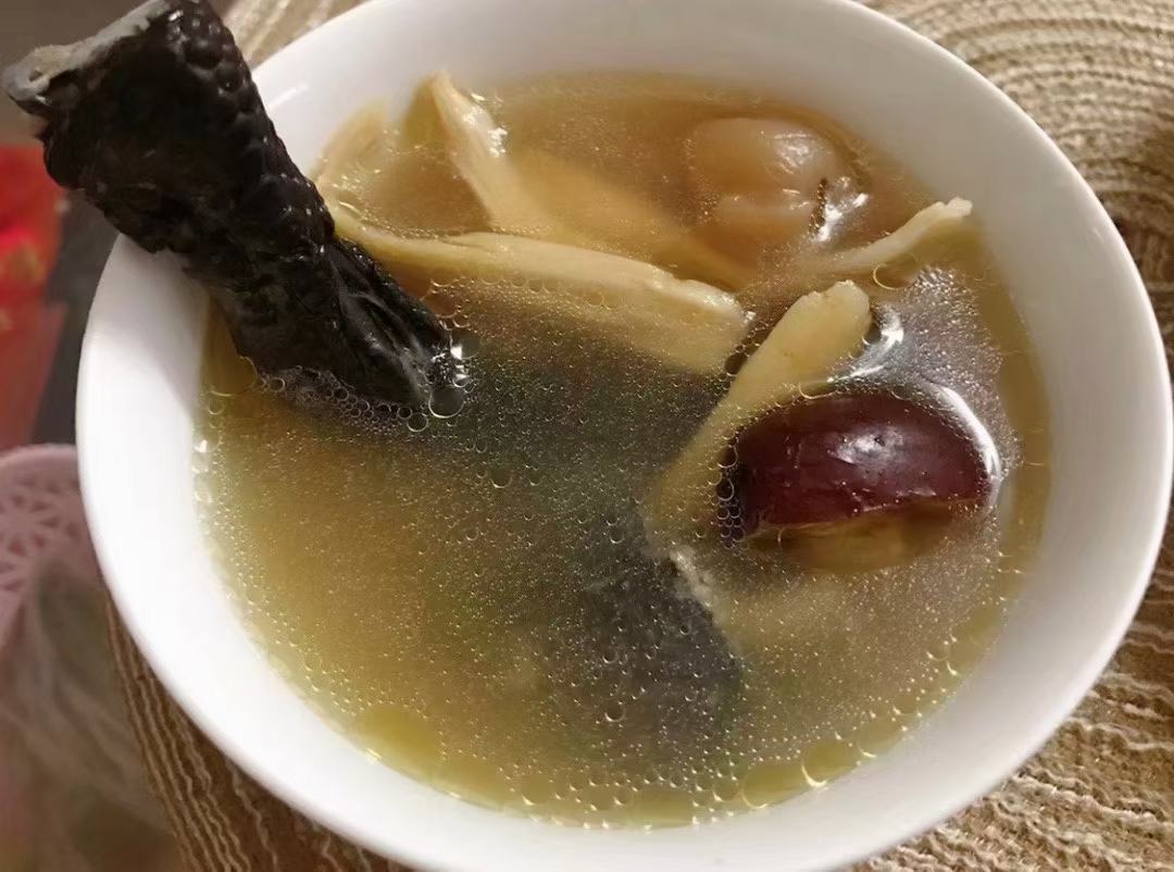 熟地黄煲黑豆食材准备图