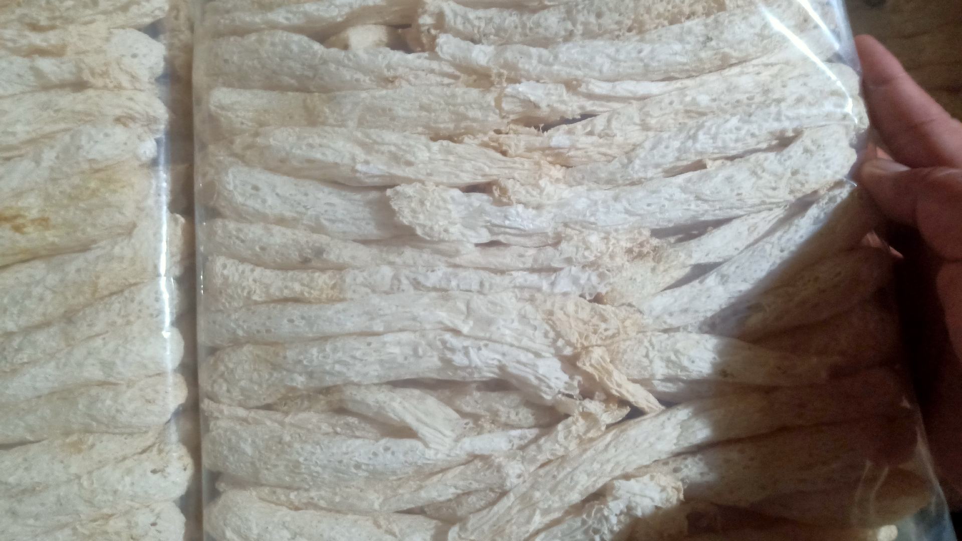 竹荪变色前后对比图