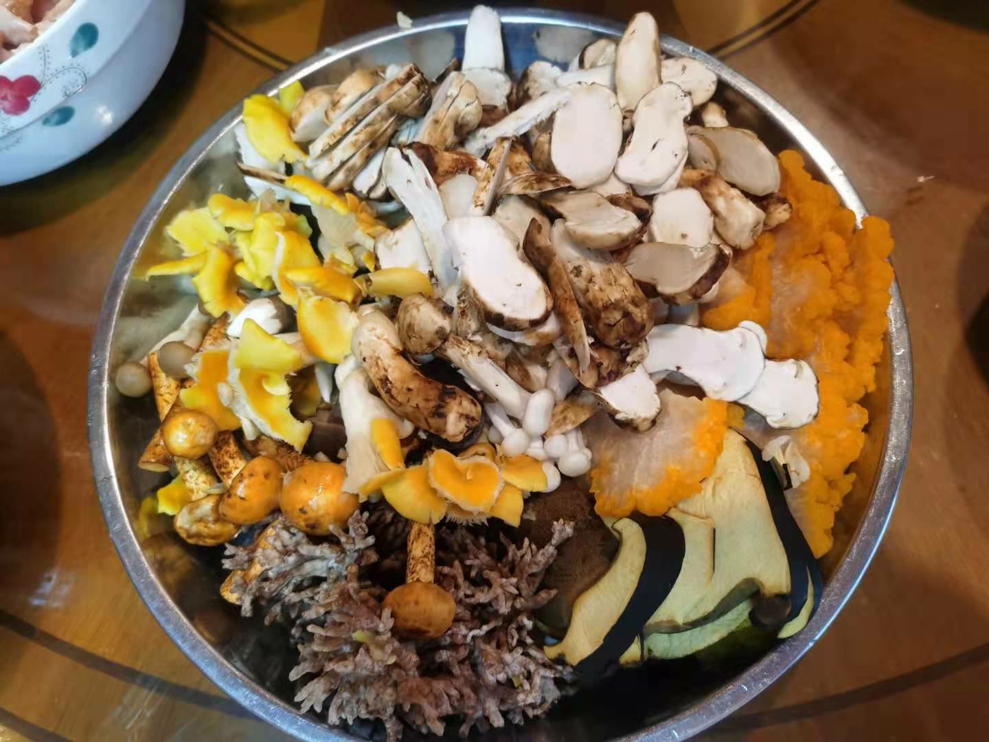 豆角蘑菇炒好的成品图