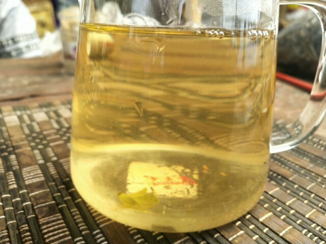 香水柠檬茶饮摆拍图