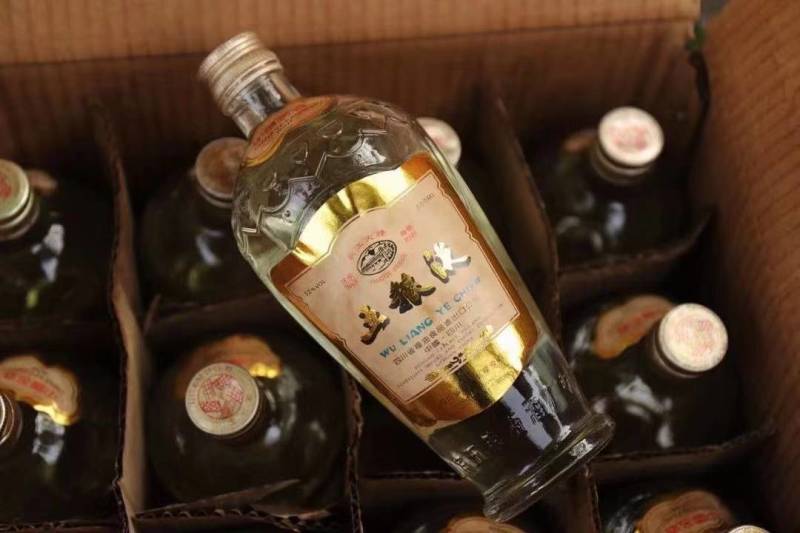 1987五粮液,浓香型52度,一箱12瓶装.