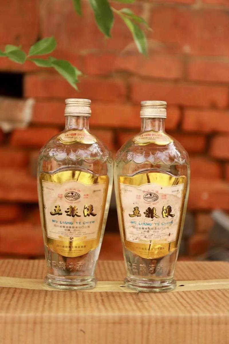 1987五粮液,浓香型52度,一箱12瓶装.