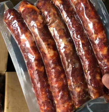 纯肉香肠15一斤,30斤一件.16一斤的,50斤一件.