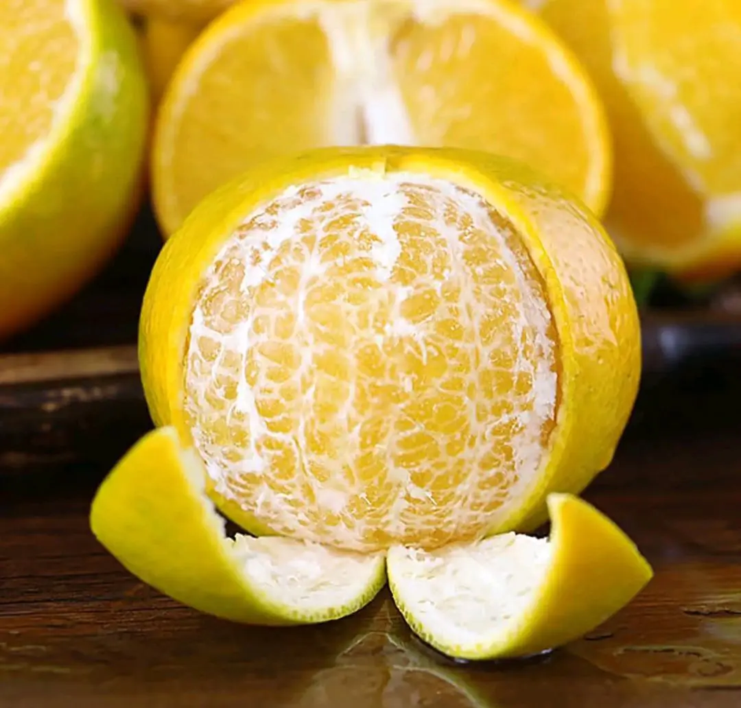 新鲜剥开的皇帝柑特写