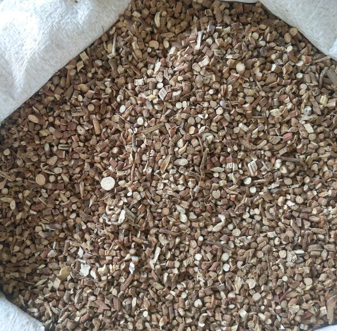 鱼腥草根与叶片营养成分对比图