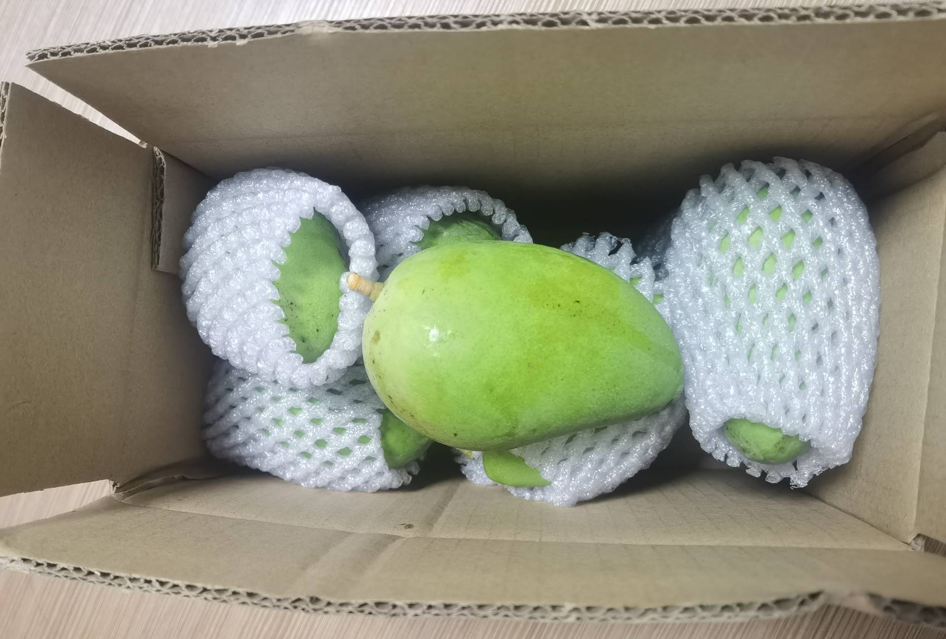 整箱小台芒开箱场景