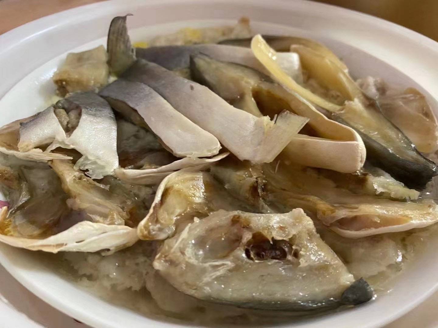 粉葛墨鱼煲猪骨汤成品图