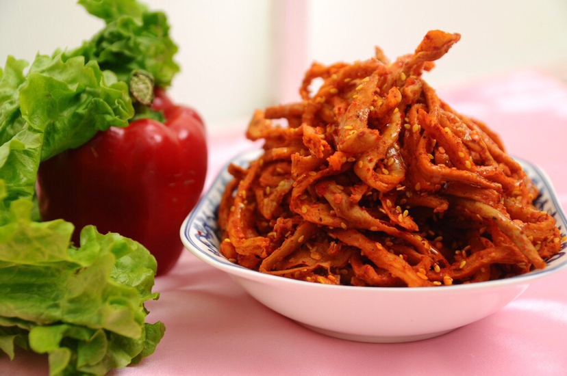 韭菜泡酒饮用场景图