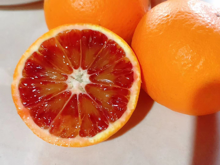 血橙切开后的果肉展示