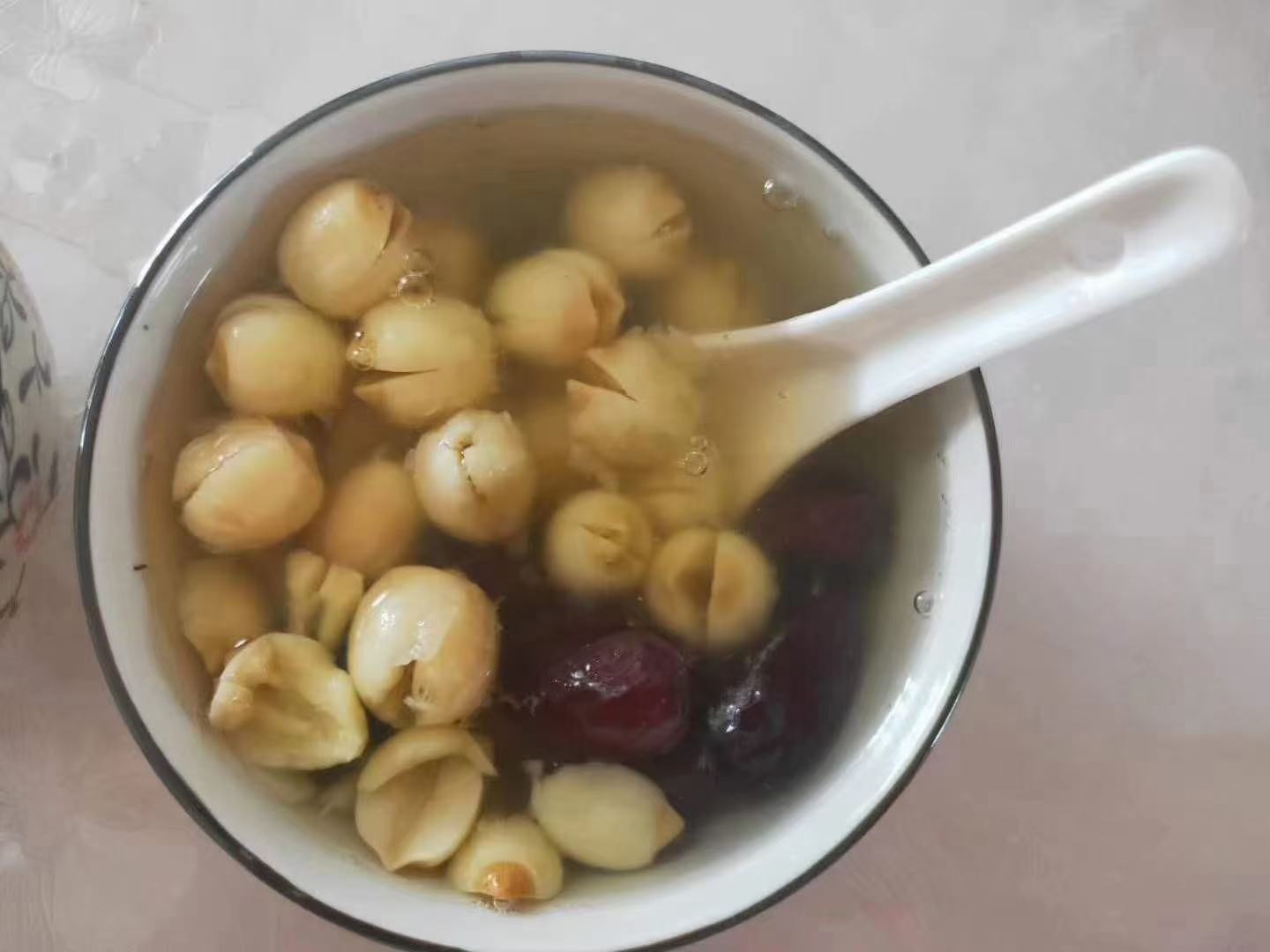 白莲米煲汤成品图