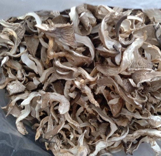 炸平菇前的焯水处理