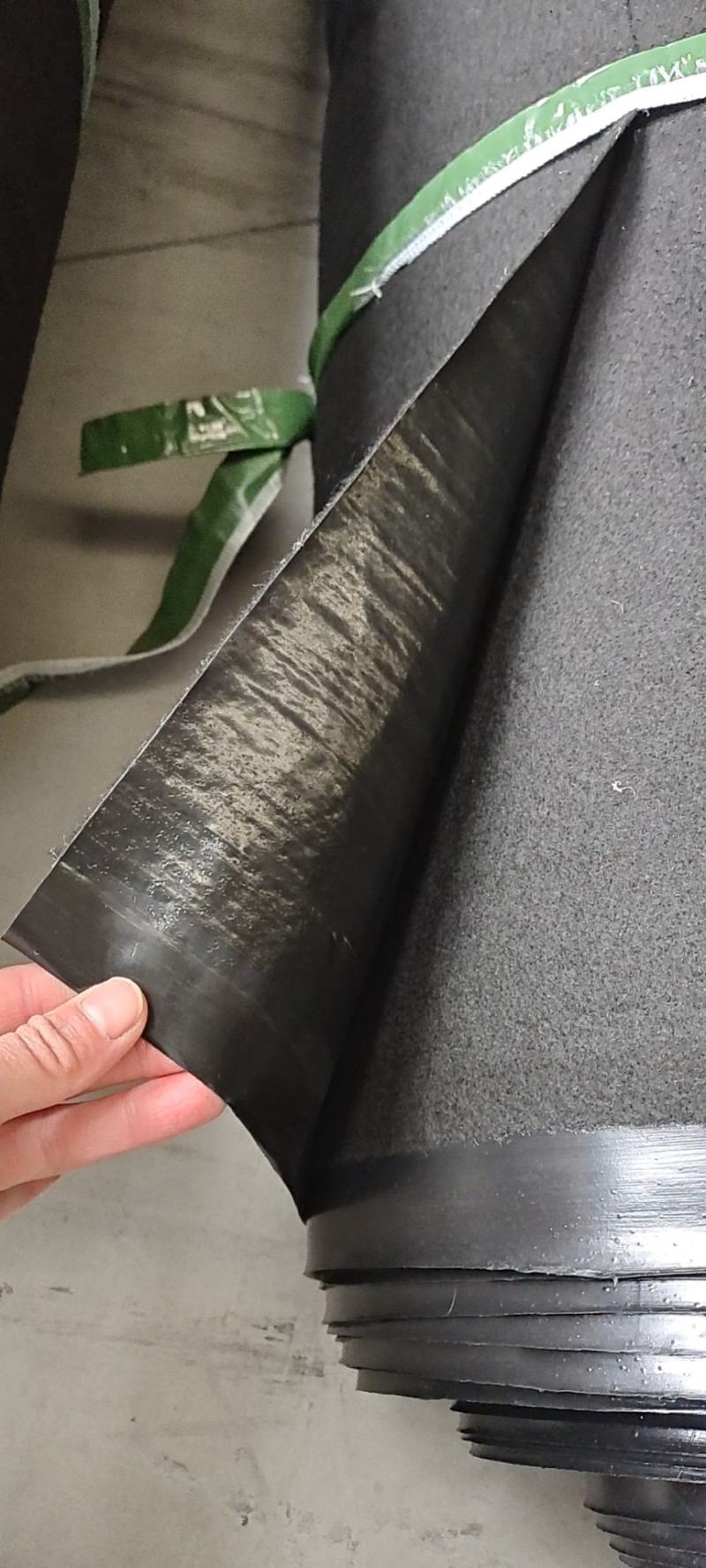 厂家供应黑色淋膜防雨毛毡