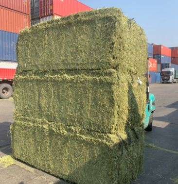 [苜蓿草颗粒批发]进口西班牙苜蓿草,蛋白18,rfv165.价格2750.