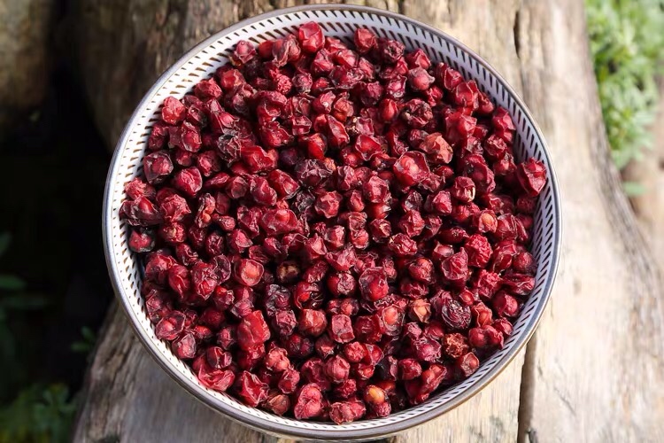 北五味子炖汤图