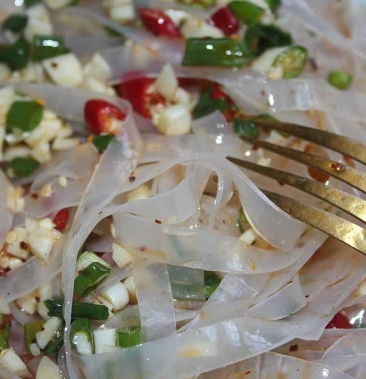 脆爽水晶凉皮粉皮凉拌凉菜河南特产爽口脆粉皮商用支持批发