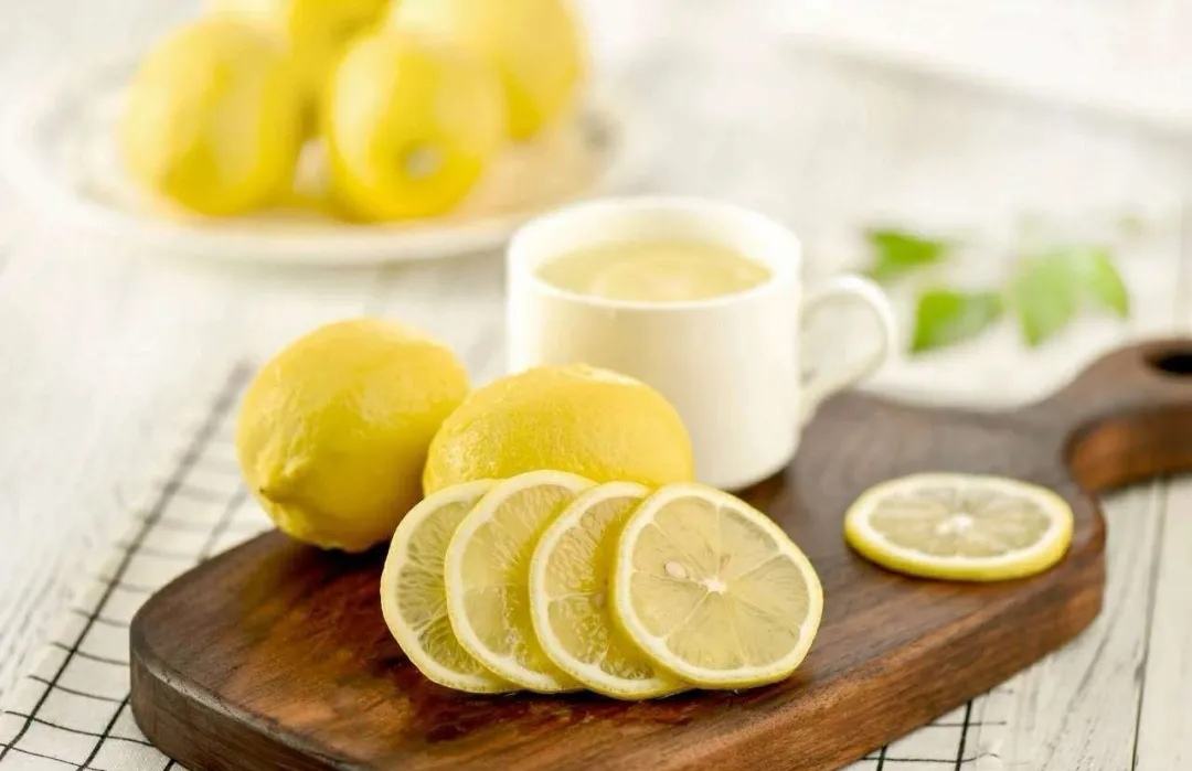 安岳柠檬与茶叶的搭配场景