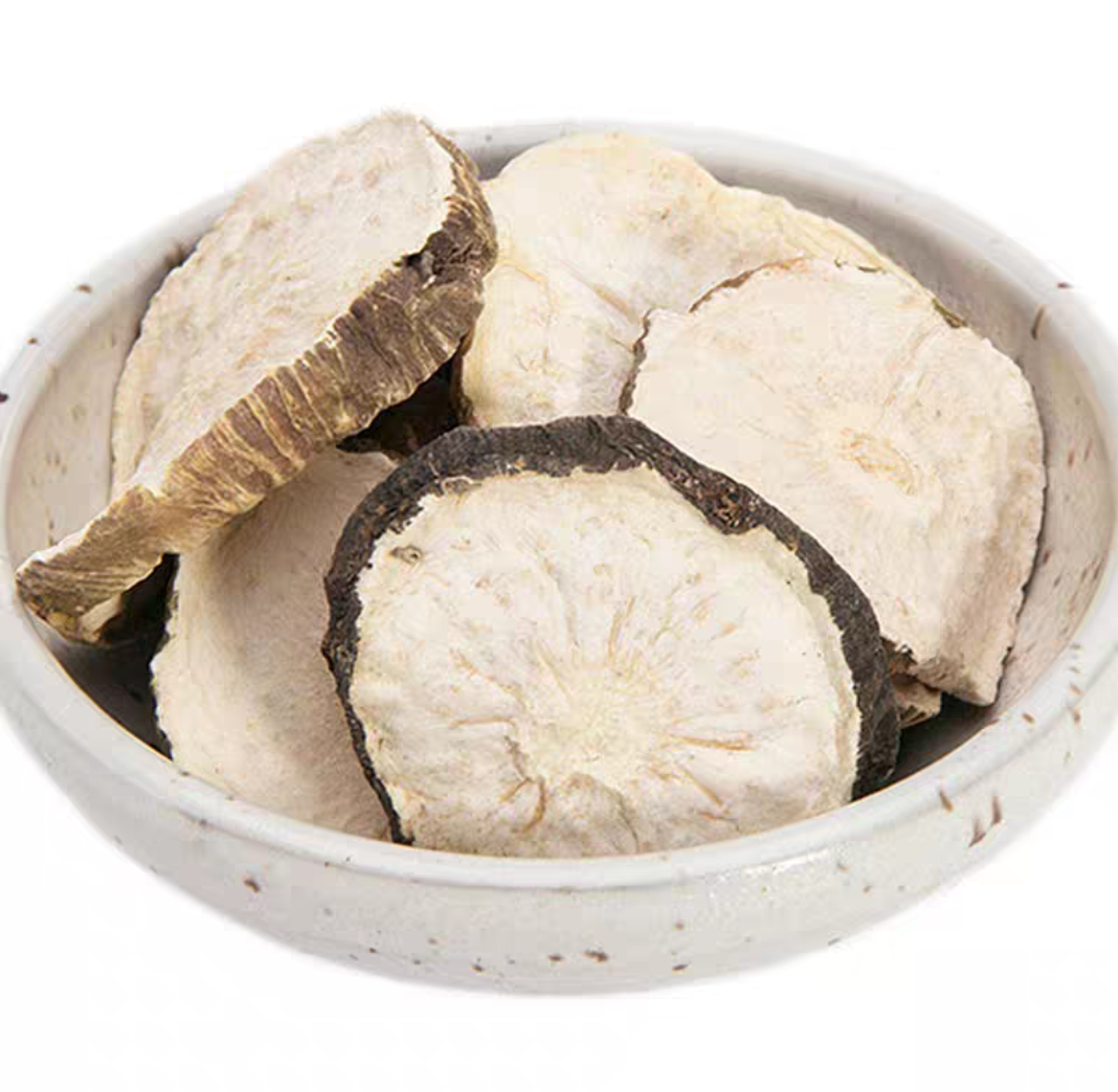 黑玛卡与鸡肉炖煮的养生汤品示意图,展示其在传统食疗中的应用 黑玛卡炖鸡汤示意图