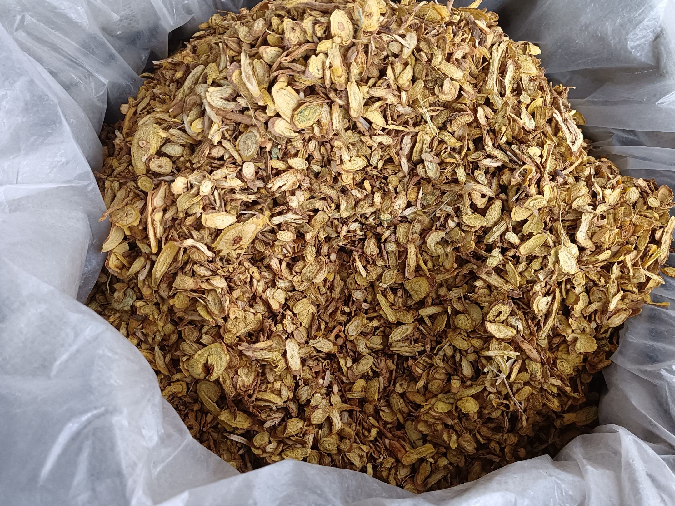 黄芩颗粒药品包装与冲泡过程示意