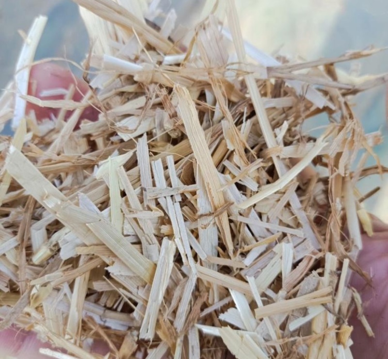 常年出售安徽揉丝除尘压块一级麦草,继续发货,欢迎订购.